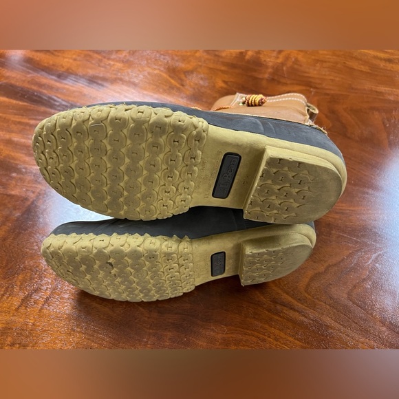 LL Bean Women's Bean Boots, 8" - Picture 8 of 11